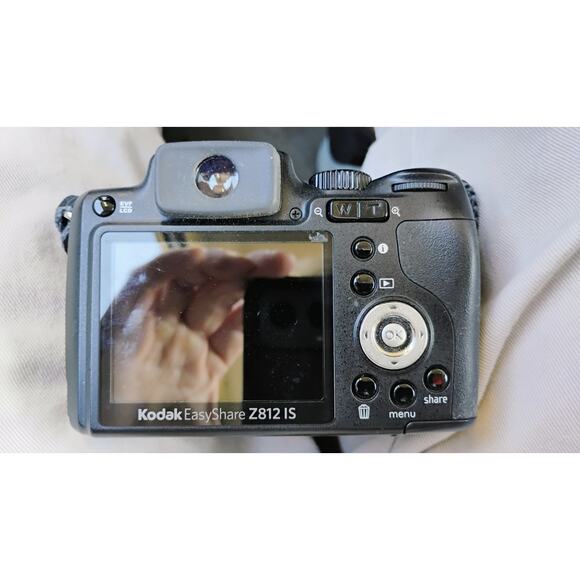 Kodak EasyShare Z812 IS 7.1MP Digital Camera – Excellent Condition – Camera Only
